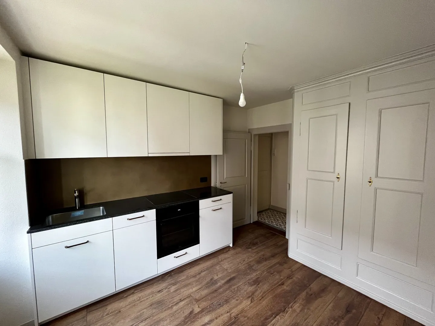 3.5-room apartment: First occupancy in a historic villa - Photo 3 of 10