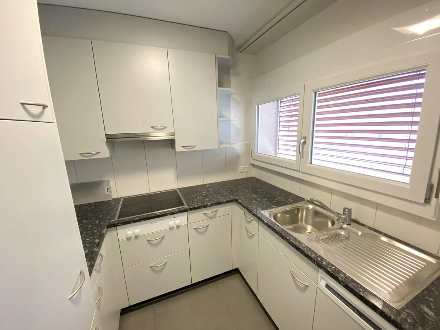 Luminoso appartamento di 3.5 locali in posizione privilegiata vicino ad Aarau! - Foto 3 di 5