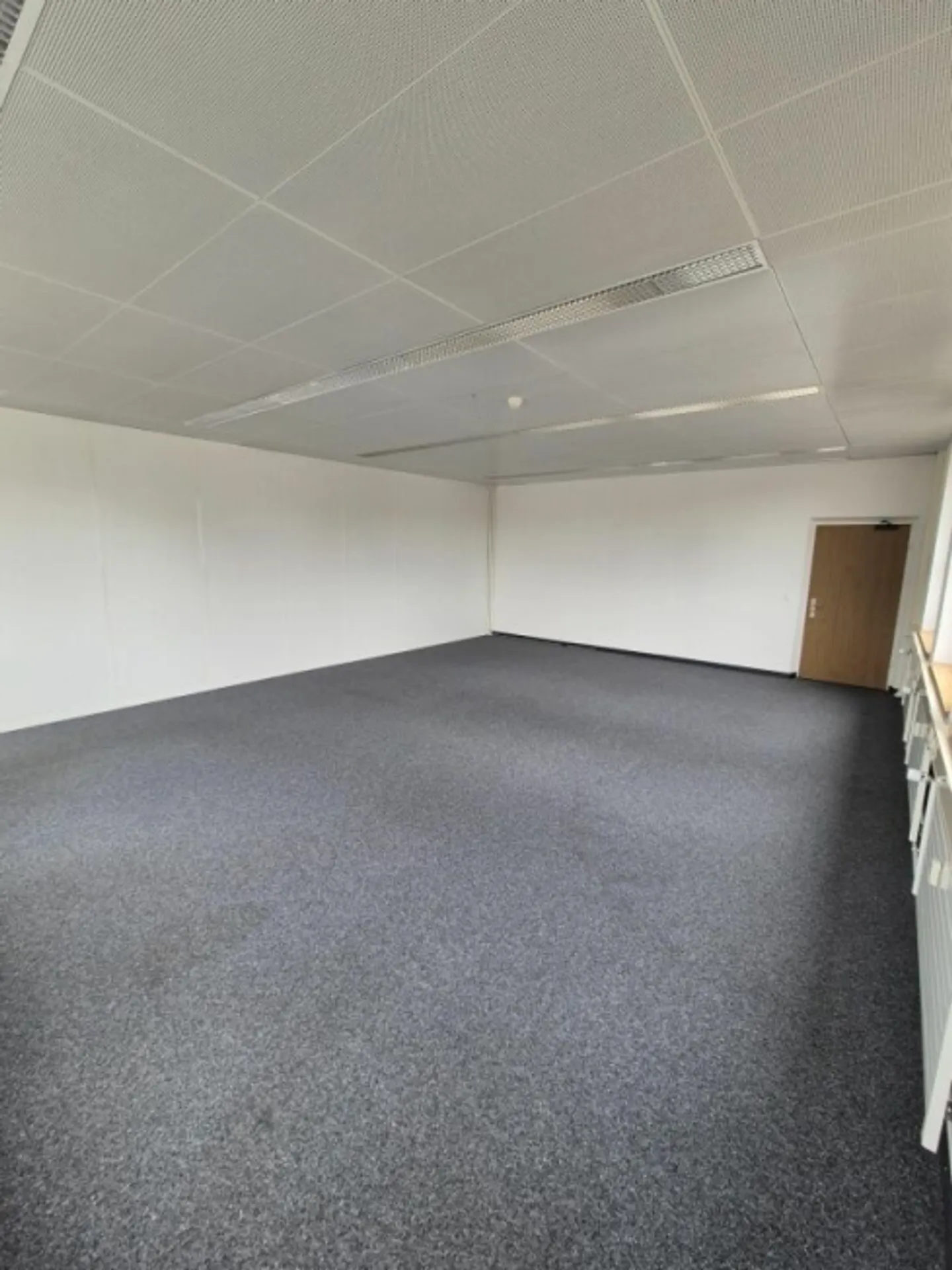 Spacious Office in Buss Area Pratteln – 56 m² on the Ground Floor of the West Administration Building - Photo 4 of 6