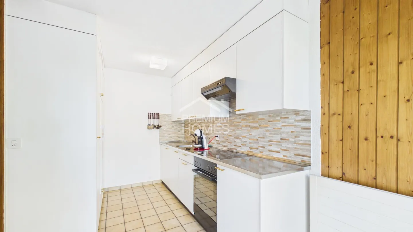 Charming Corner Townhouse - Photo 5 of 11