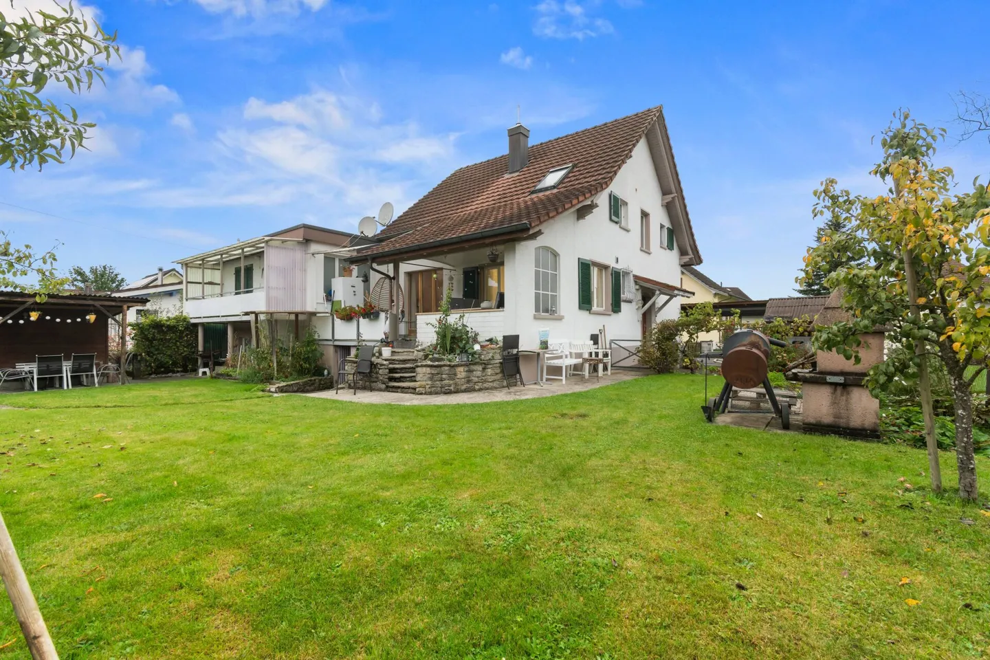 Mehrfamilienhaus mit 3 Wohneinheiten - ideal als Generationenhaus oder Renditeobjekt - Foto 1 von 20