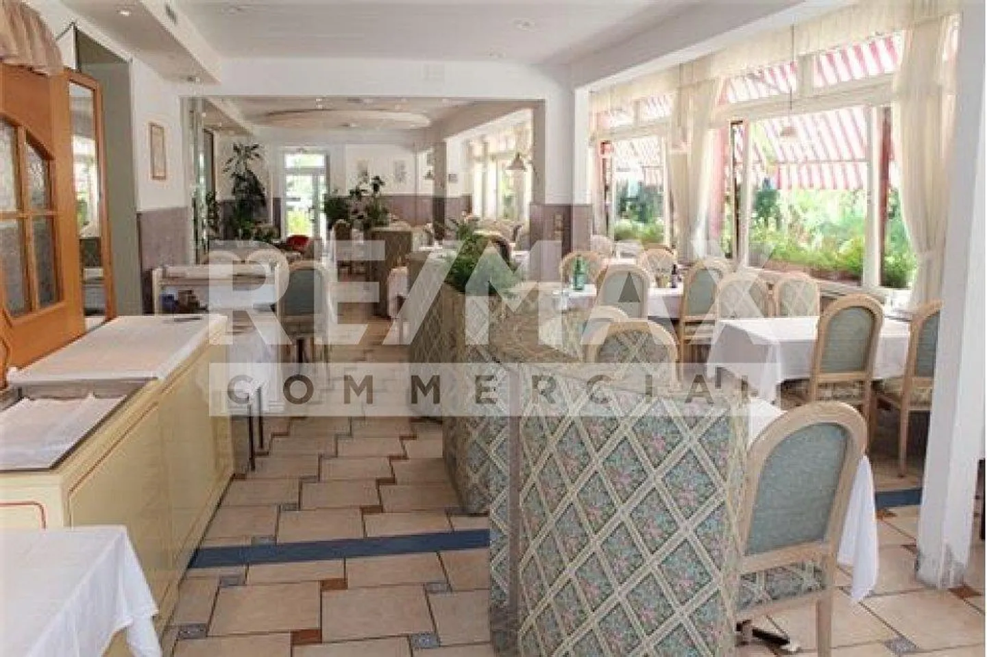 Albergo con magnifico parco e vista lago - Foto 12 di 13