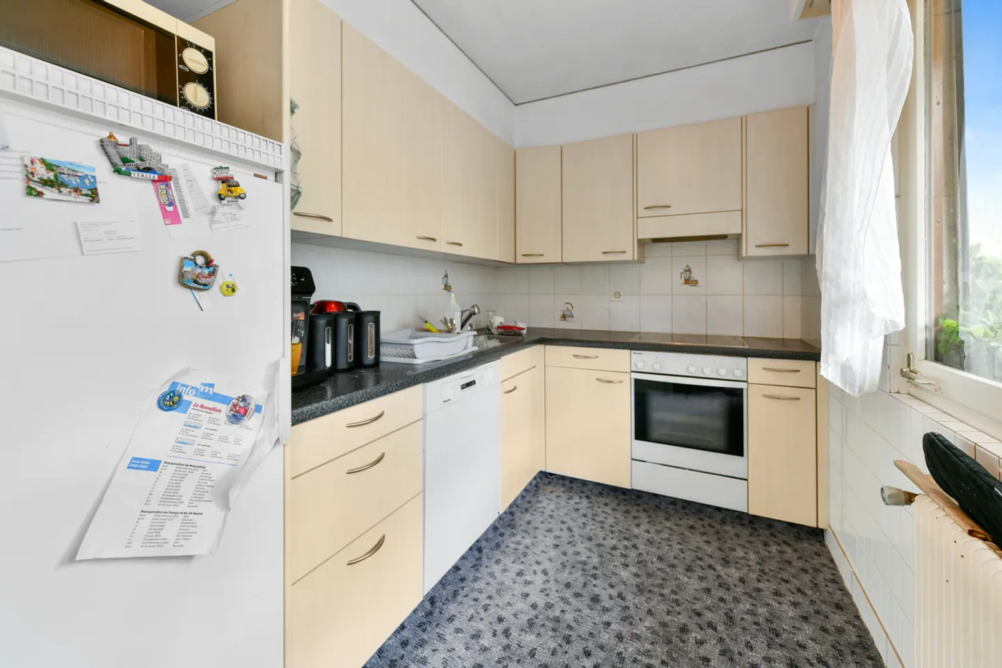 SION - BEL APPARTAMENTO 5.5 STANZE PER INVESTITORI - GARAGE E PARCHEGGIO - Foto 10 di 12