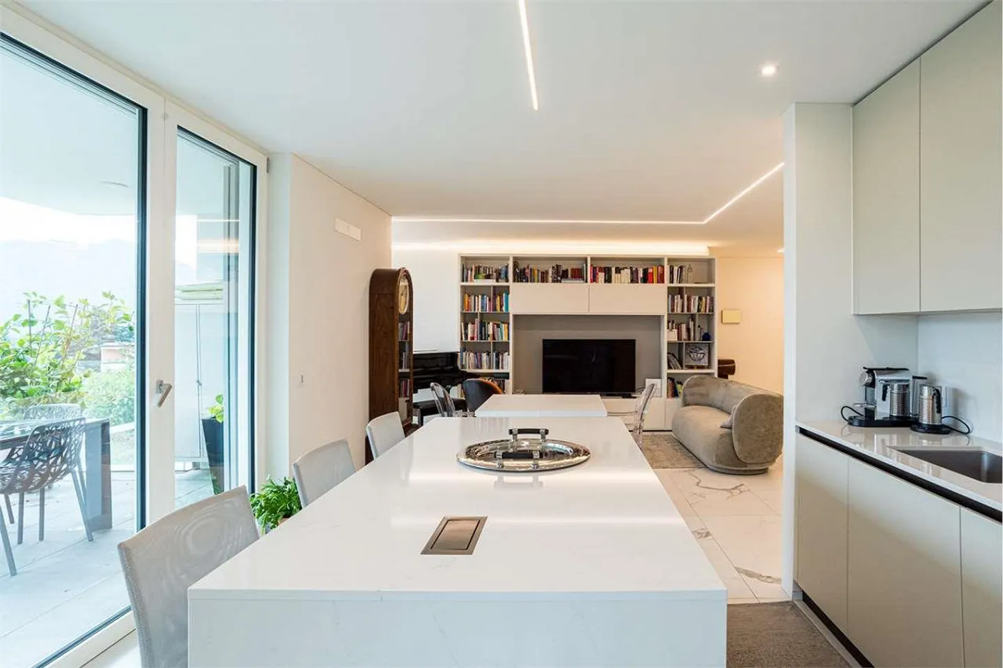 3,5 lokale elegante Wohnung mit privatem Garten - Foto 2 di 13