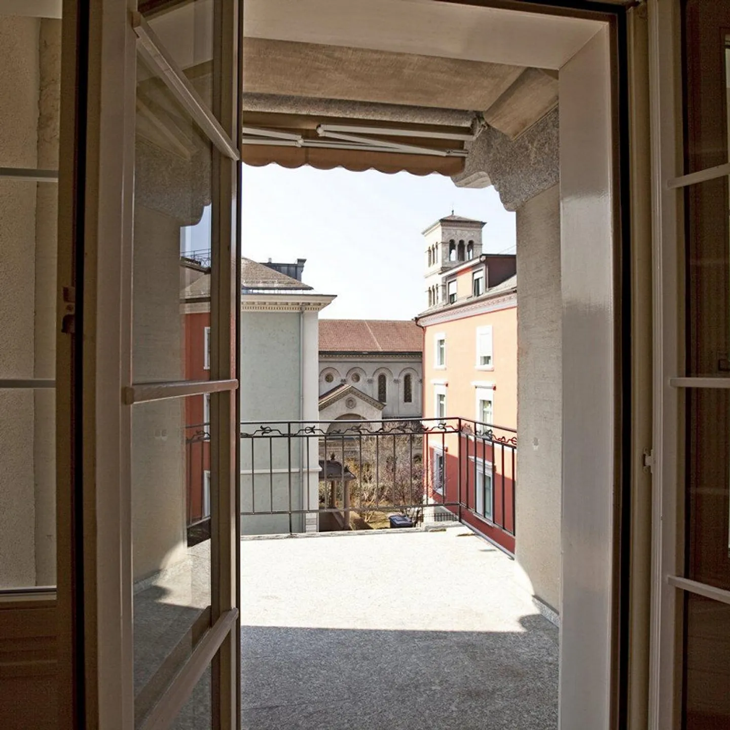 Appartamento rappresentativo di 4,5 stanze in un edificio d'epoca con camino e balconi vicino all'ETH - Foto 5 di 7