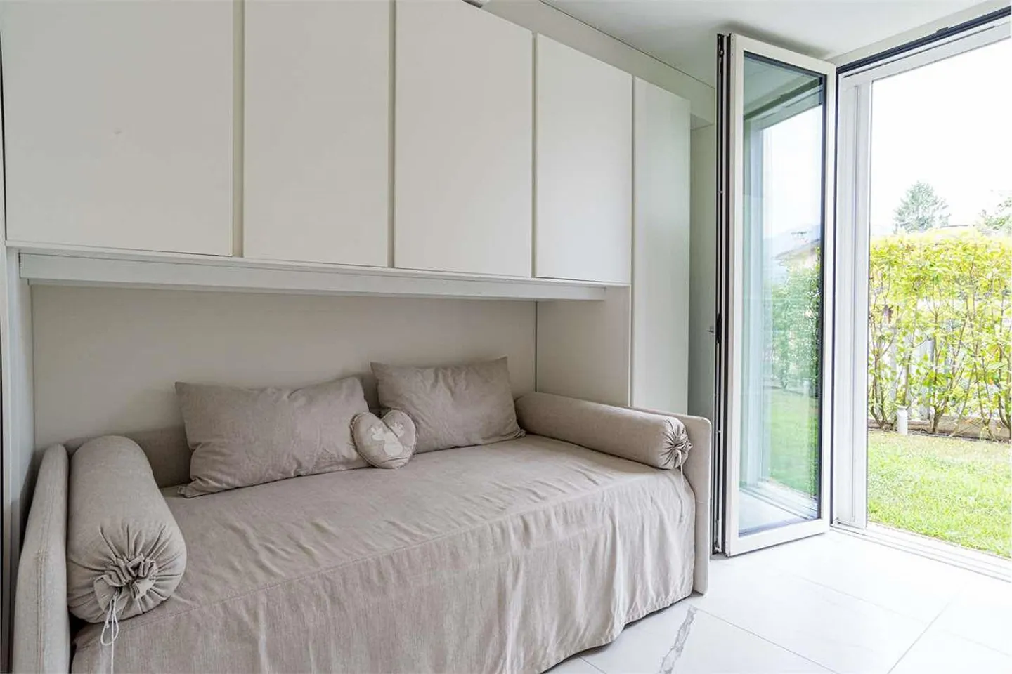 3,5 lokale elegante Wohnung mit privatem Garten - Foto 7 di 13