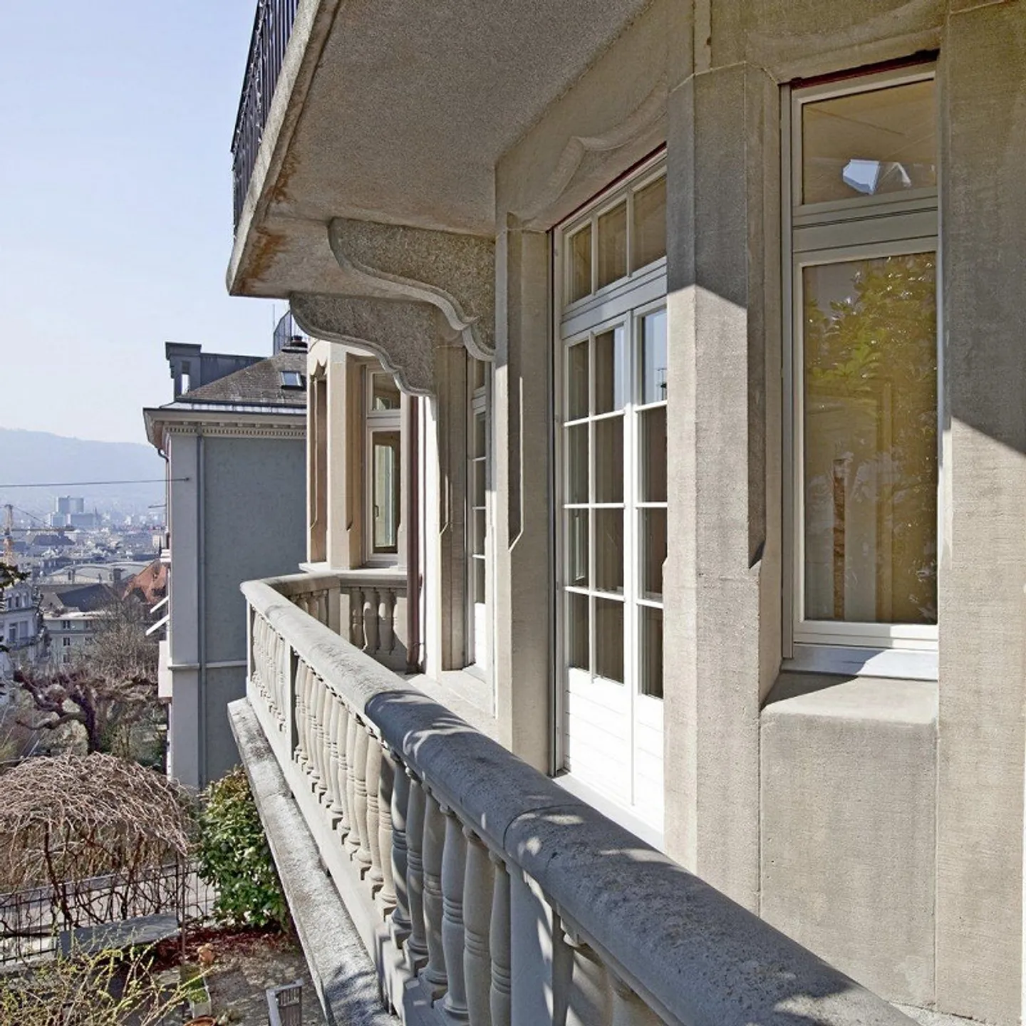 Appartamento rappresentativo di 4,5 stanze in un edificio d'epoca con camino e balconi vicino all'ETH - Foto 3 di 7