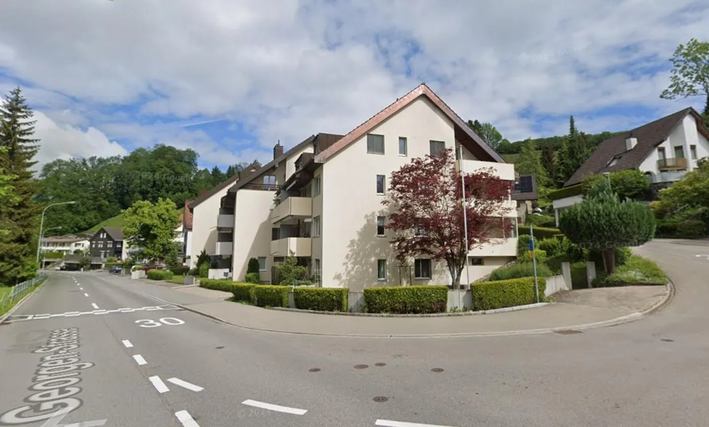 Appartement rénové de 3,5 pièces avec balcon et excellente connexion à St. Georgen - Photo 4 sur 4