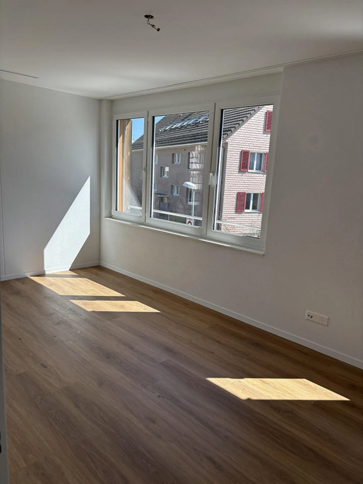Moderne und grosszügige 3.5-ZWG in Felben-Wellhausen! - Foto 6 von 14