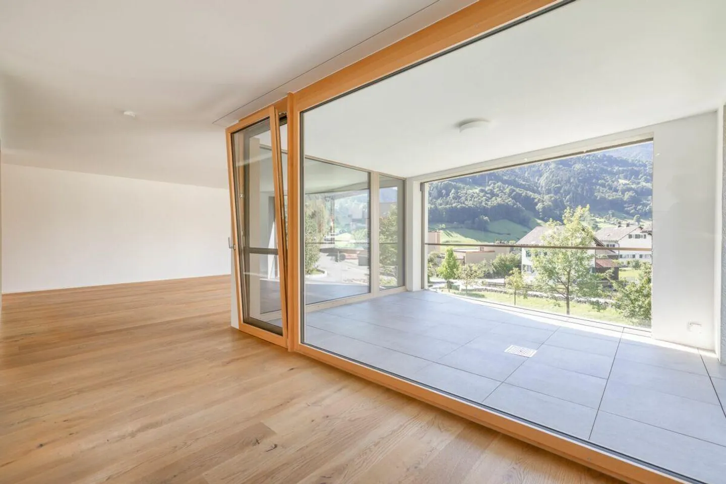 Appartement 4.5 pièces avec vue panoramique dégagée - Photo 4 sur 13