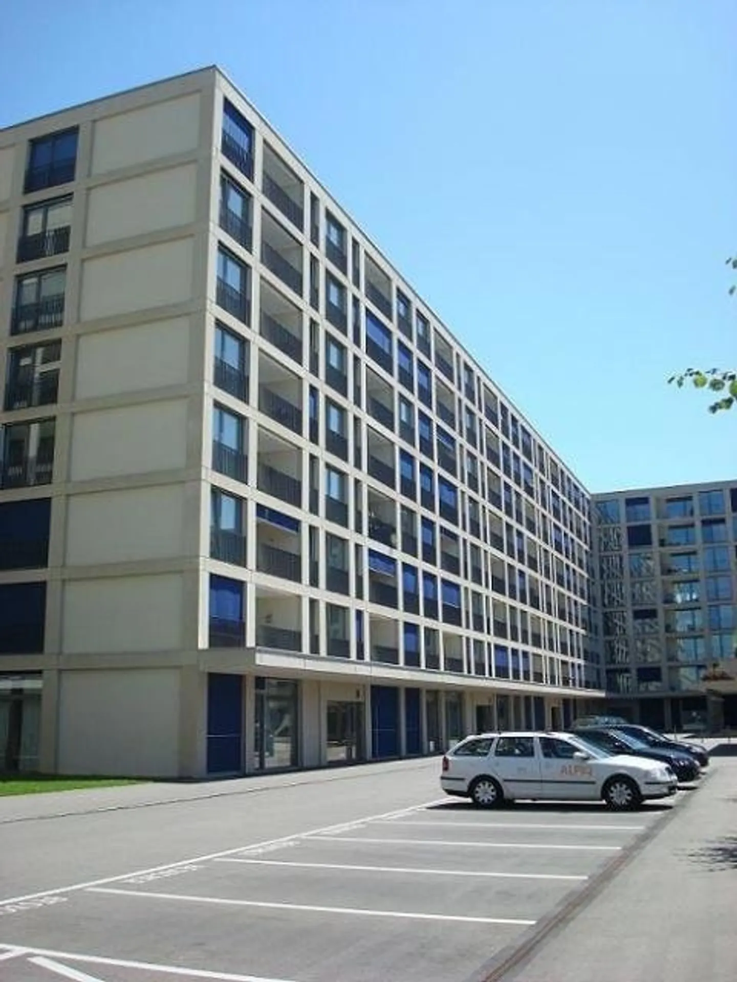 Trendy Living in Zurich-North - Photo 1 of 9