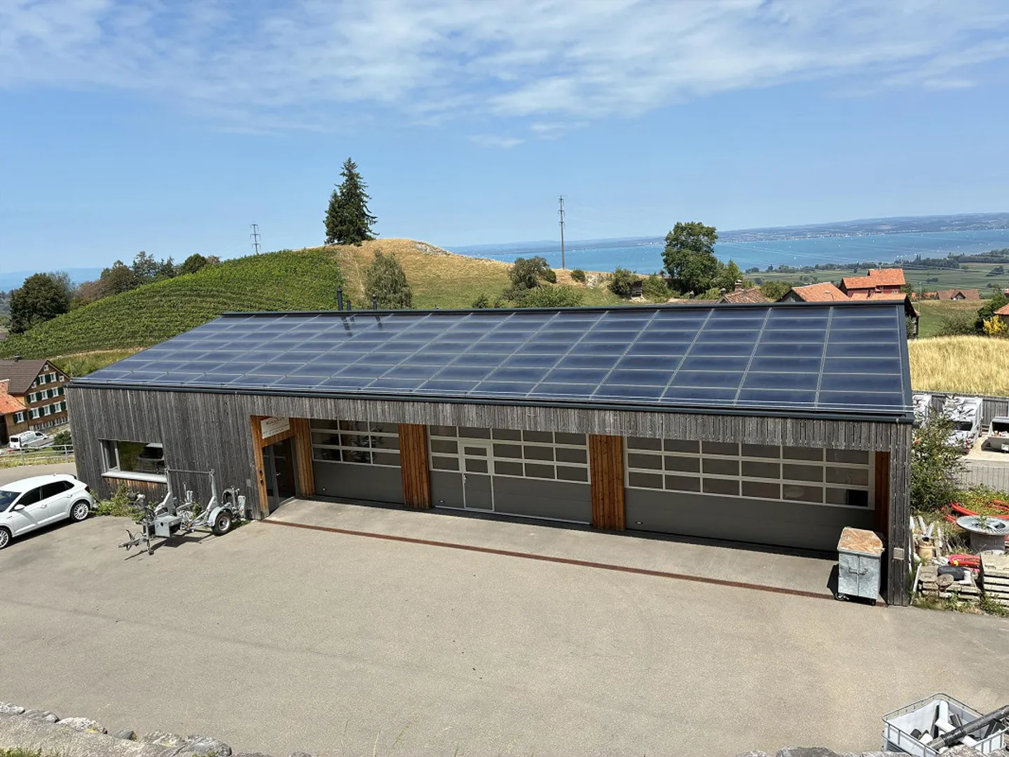 Hall commerciale, atelier et avant-cour – Pratique et polyvalent - Photo 1 sur 15