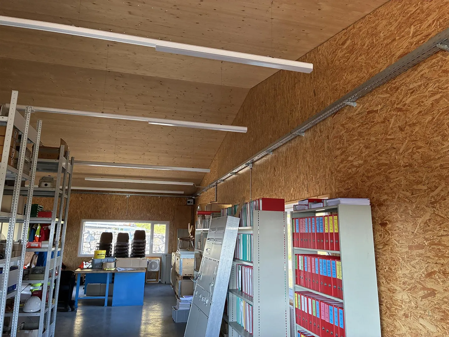 Hall commerciale, atelier et avant-cour – Pratique et polyvalent - Photo 5 sur 15