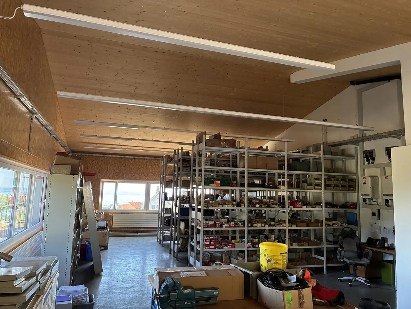 Hall commerciale, atelier et avant-cour – Pratique et polyvalent - Photo 6 sur 15