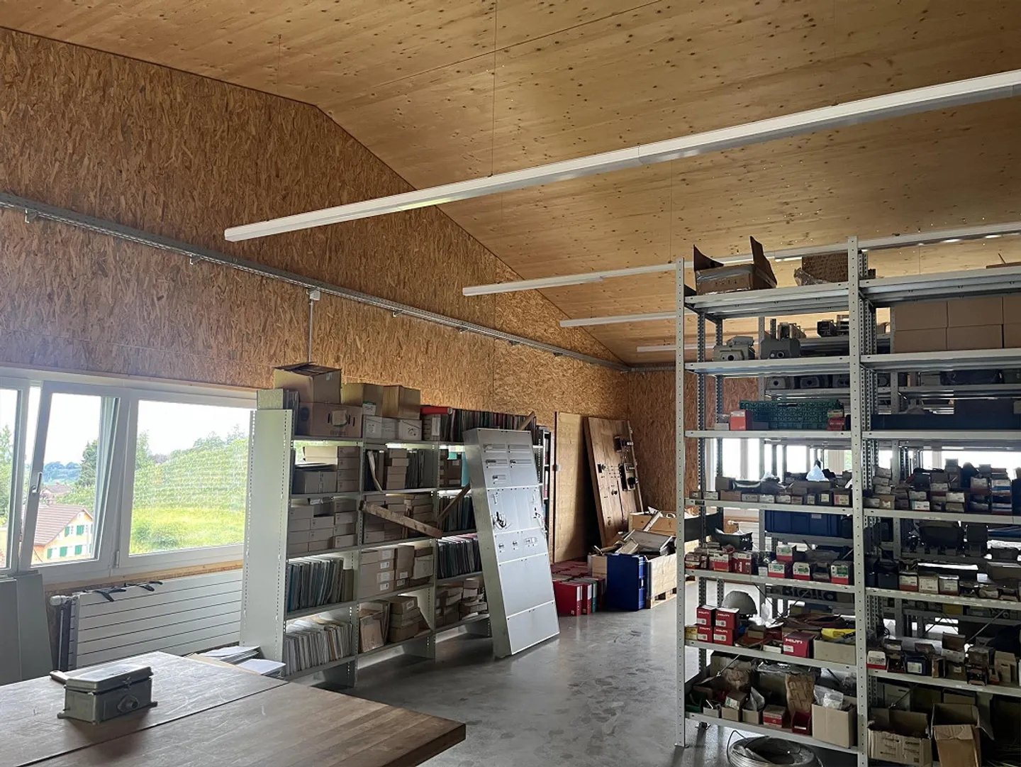 Hall commerciale, atelier et avant-cour – Pratique et polyvalent - Photo 7 sur 15
