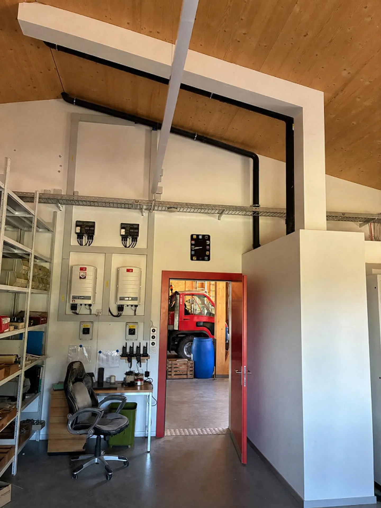 Hall commerciale, atelier et avant-cour – Pratique et polyvalent - Photo 10 sur 15
