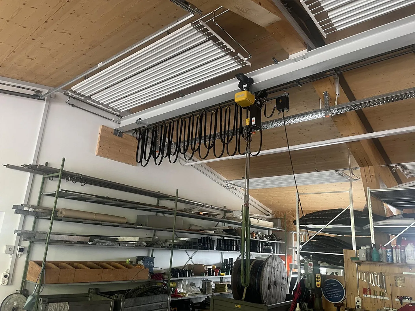 Hall commerciale, atelier et avant-cour – Pratique et polyvalent - Photo 11 sur 15
