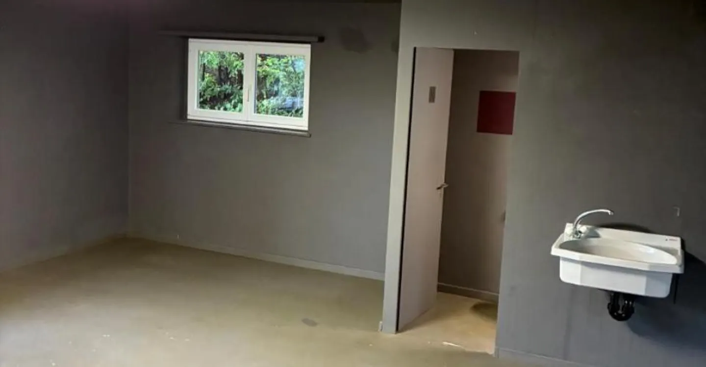 Office space for rent - Photo 3 of 4