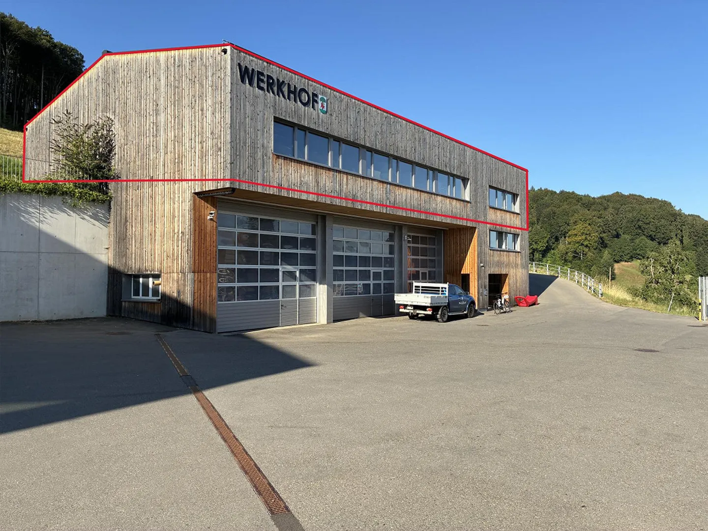 Hall commerciale, atelier et avant-cour – Pratique et polyvalent - Photo 15 sur 15