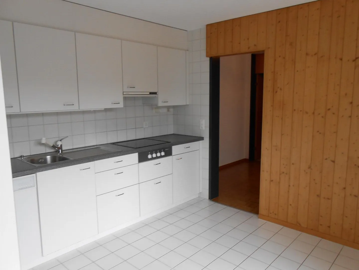 Original, comfortable 4 1/2 room apartment - Photo 1 of 9