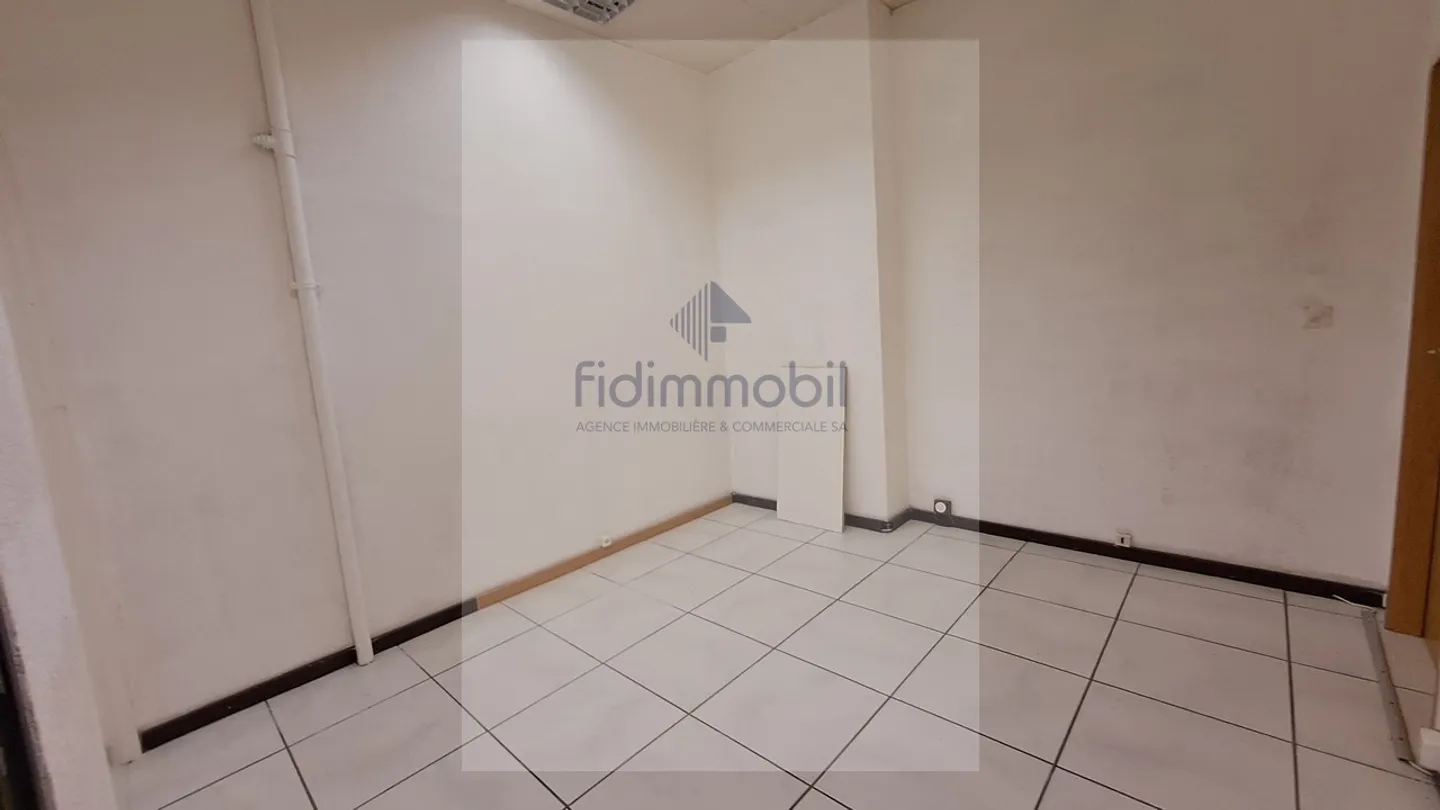 Salle de stockage, directement dans le centre-ville - Photo 2 sur 2