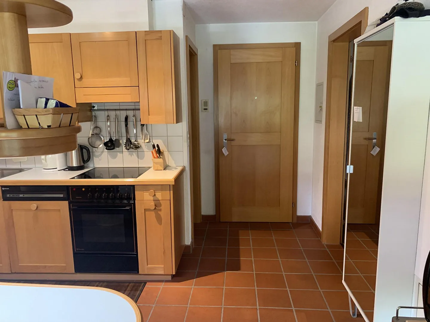 Appartement 2 1/2 pièces avec place assise sur cour dans la vieille ville - Photo 6 sur 12