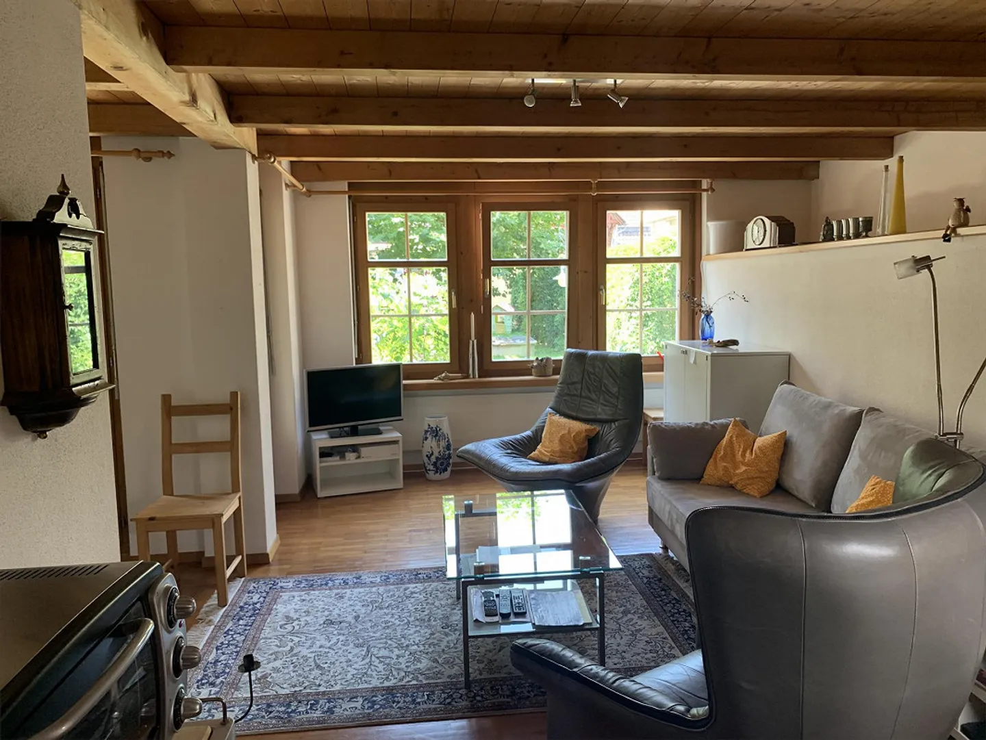 Appartement 2 1/2 pièces avec place assise sur cour dans la vieille ville - Photo 4 sur 12