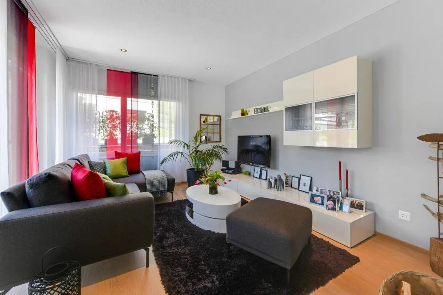 Esperienza abitativa moderna con vista - Casa unifamiliare con piscina, idillio da giardino e vista panoramica - Foto 4 di 28