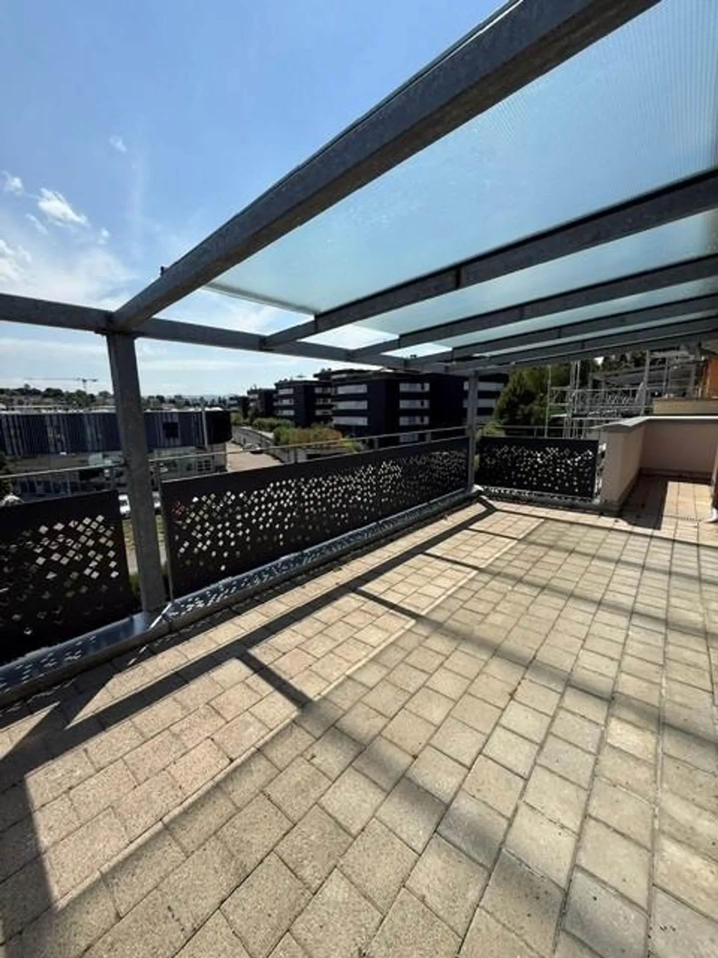 Attico con grande terrazza - Foto 4 di 15
