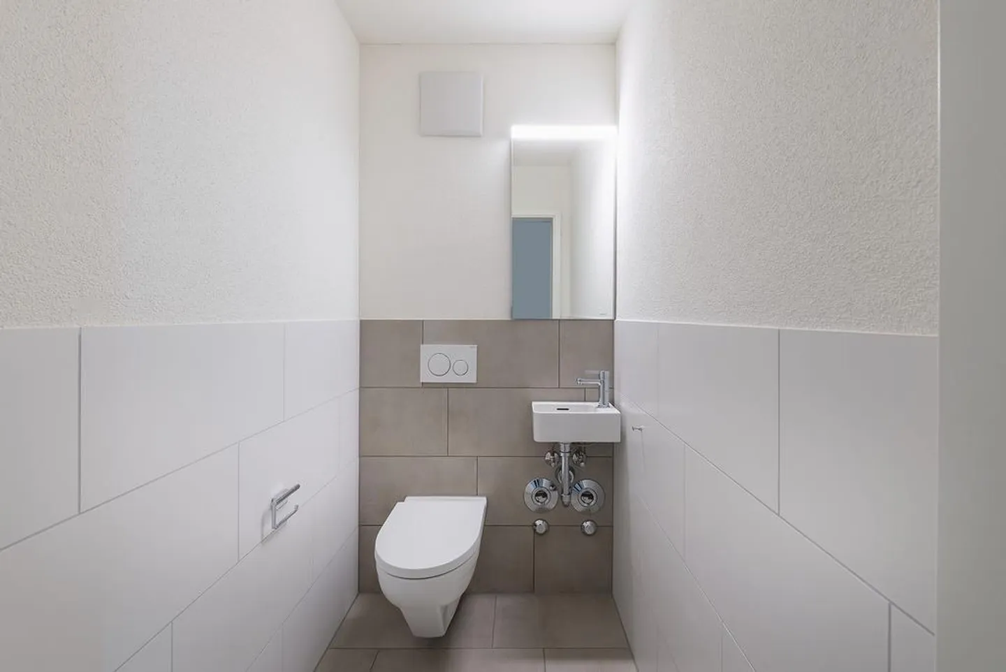 Appartamento attico recentemente ristrutturato su 2 piani con balcone e torre di lavaggio - Foto 3 di 12