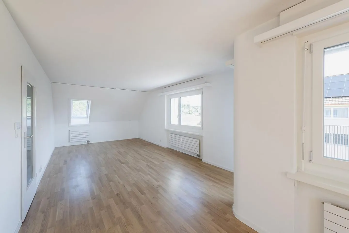 Appartamento attico recentemente ristrutturato su 2 piani con balcone e torre di lavaggio - Foto 5 di 12