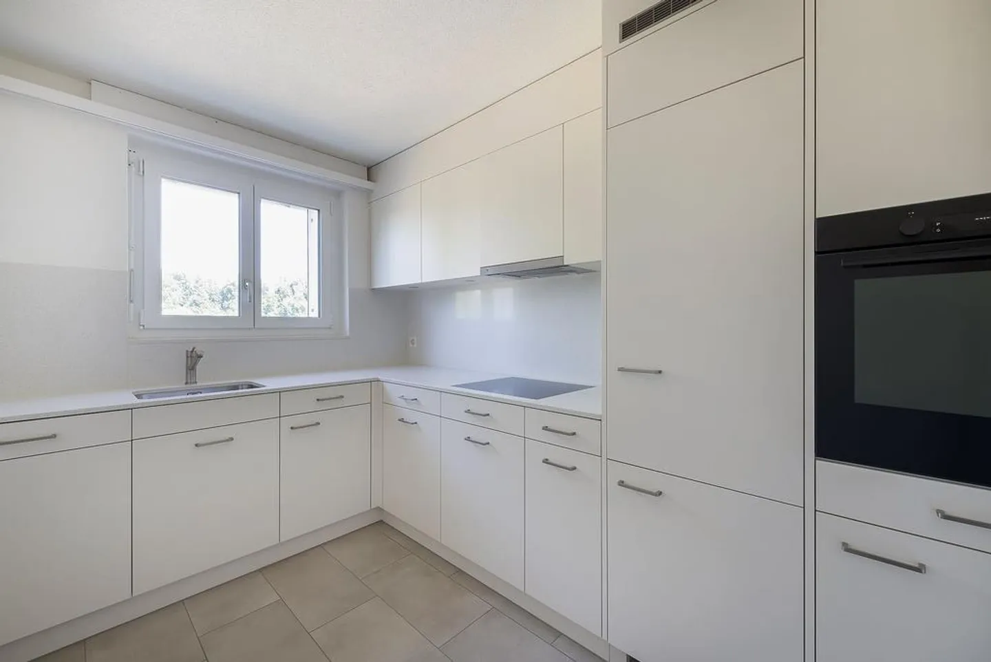 Appartamento attico recentemente ristrutturato su 2 piani con balcone e torre di lavaggio - Foto 1 di 12