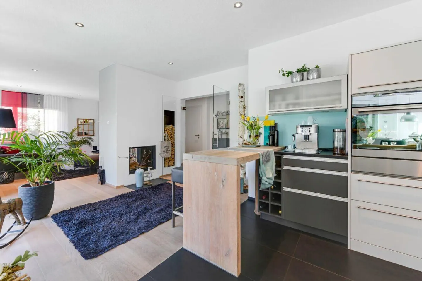 Esperienza abitativa moderna con vista - Casa unifamiliare con piscina, idillio da giardino e vista panoramica - Foto 5 di 28