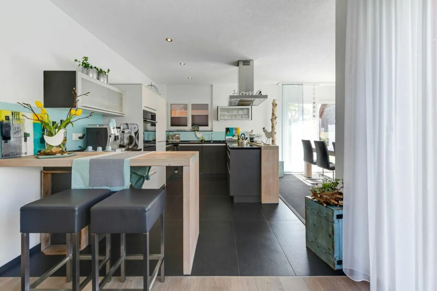 Esperienza abitativa moderna con vista - Casa unifamiliare con piscina, idillio da giardino e vista panoramica - Foto 6 di 28