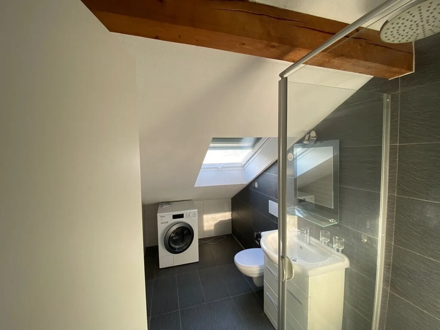 Dachwohnung sucht Bewohner - Foto 9 von 9
