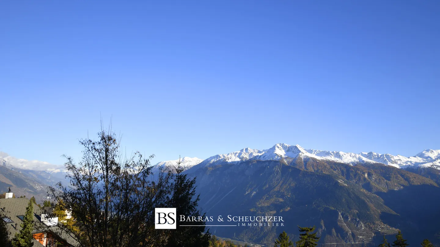 Charming 3.5 room renovated with panoramic view - Photo 3 of 11