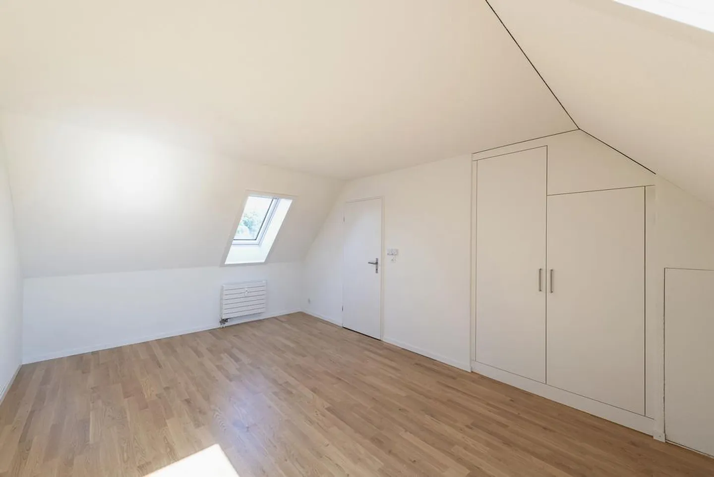 Appartamento attico recentemente ristrutturato su 2 piani con balcone e torre di lavaggio - Foto 10 di 12