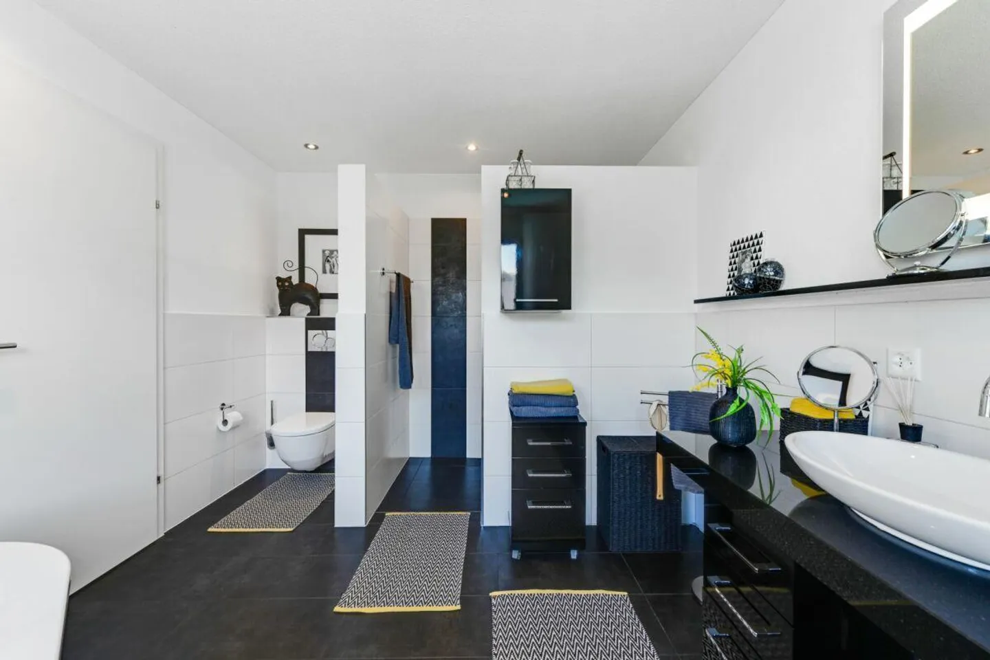 Esperienza abitativa moderna con vista - Casa unifamiliare con piscina, idillio da giardino e vista panoramica - Foto 13 di 28