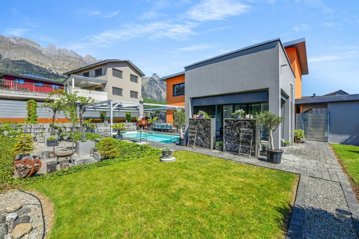 Esperienza abitativa moderna con vista - Casa unifamiliare con piscina, idillio da giardino e vista panoramica - Foto 22 di 28
