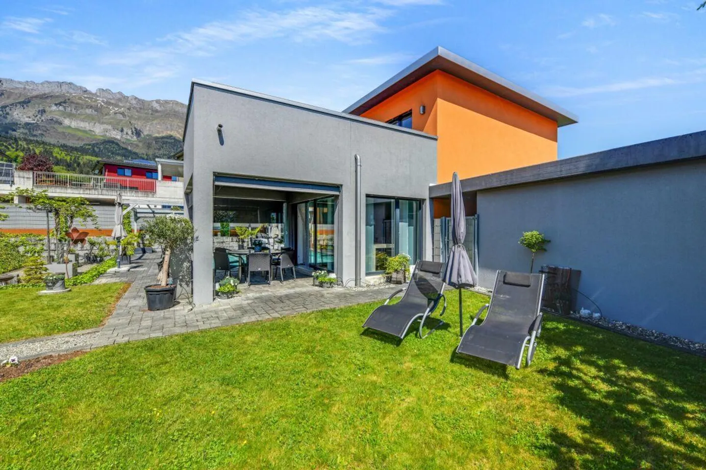 Esperienza abitativa moderna con vista - Casa unifamiliare con piscina, idillio da giardino e vista panoramica - Foto 23 di 28
