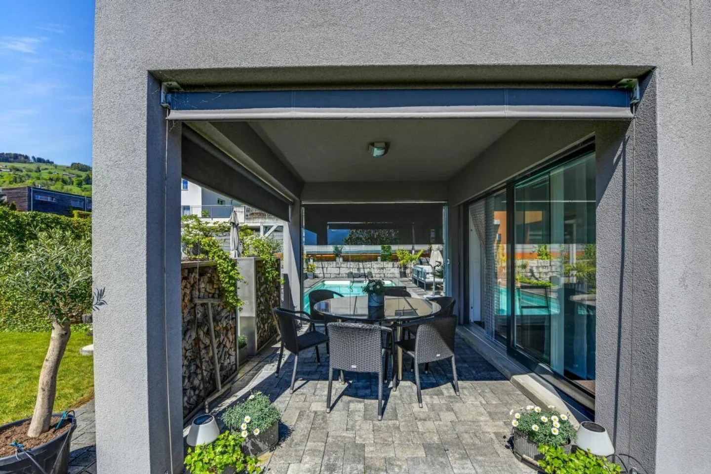Esperienza abitativa moderna con vista - Casa unifamiliare con piscina, idillio da giardino e vista panoramica - Foto 20 di 28