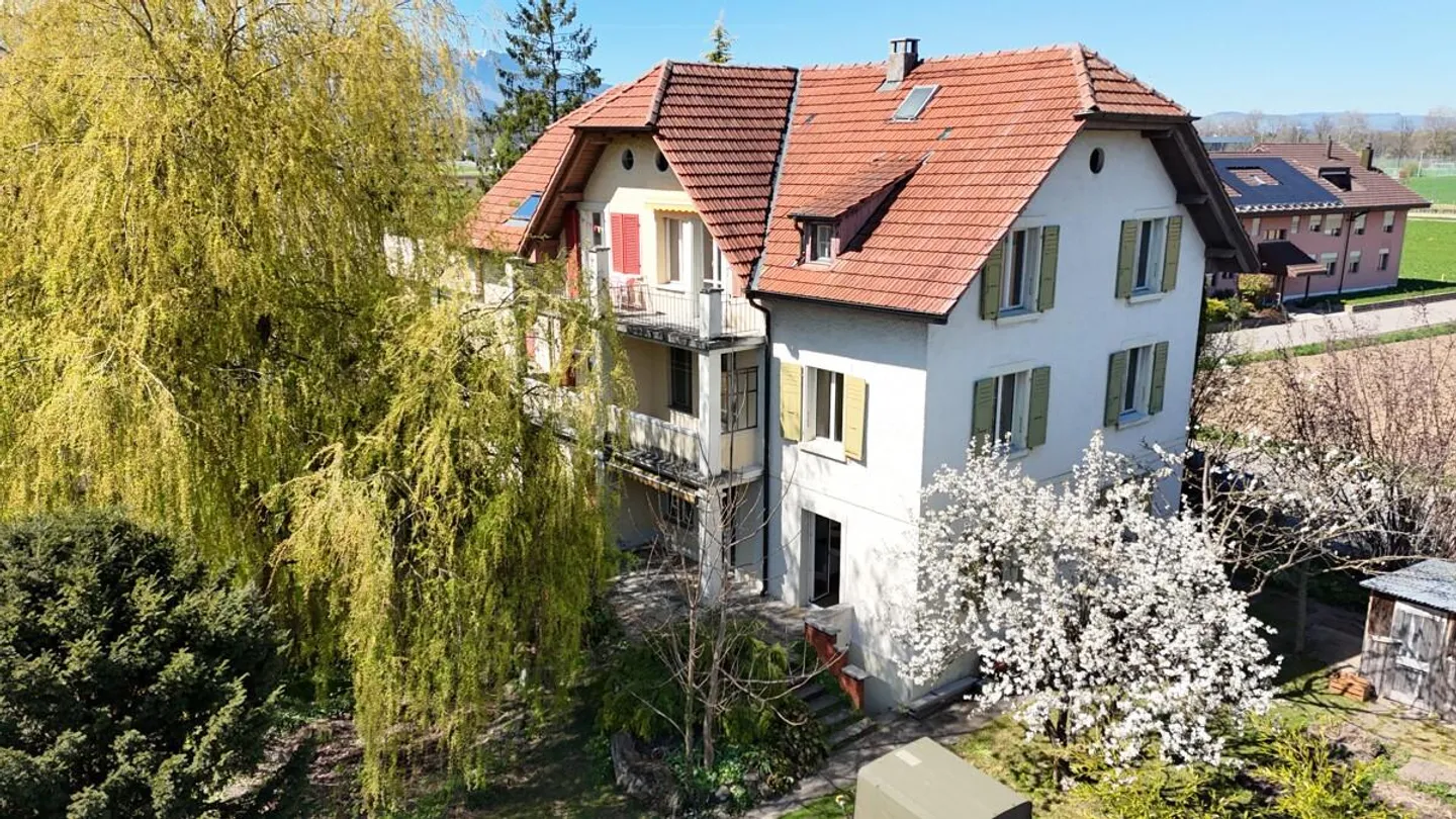 Grosszügiges Ein- bis Zweifamilienhaus an perfekter Familienlage - Photo 1 sur 15
