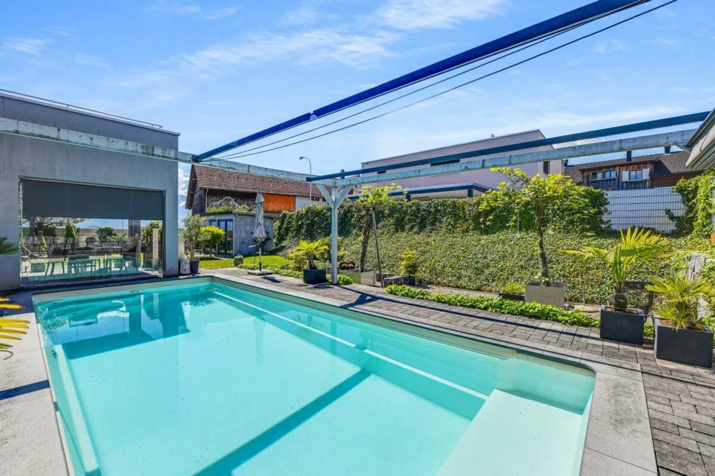 Esperienza abitativa moderna con vista - Casa unifamiliare con piscina, idillio da giardino e vista panoramica - Foto 26 di 28