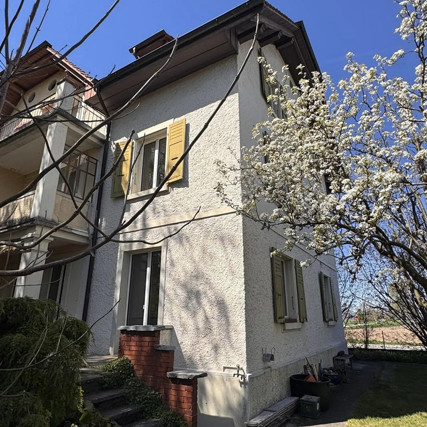 Grosszügiges Ein- bis Zweifamilienhaus an perfekter Familienlage - Photo 3 sur 15