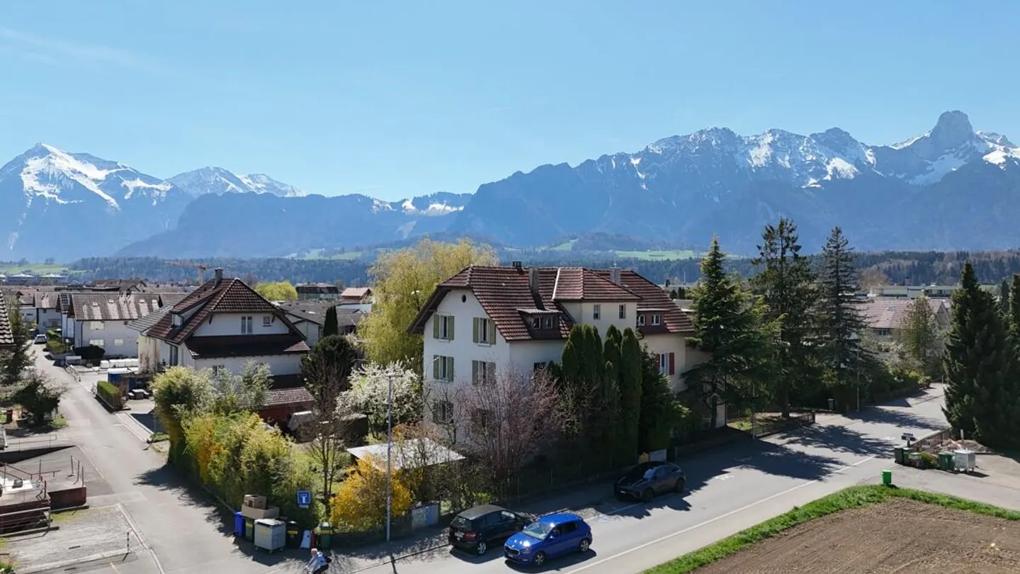 Grosszügiges Ein- bis Zweifamilienhaus an perfekter Familienlage - Photo 4 sur 15