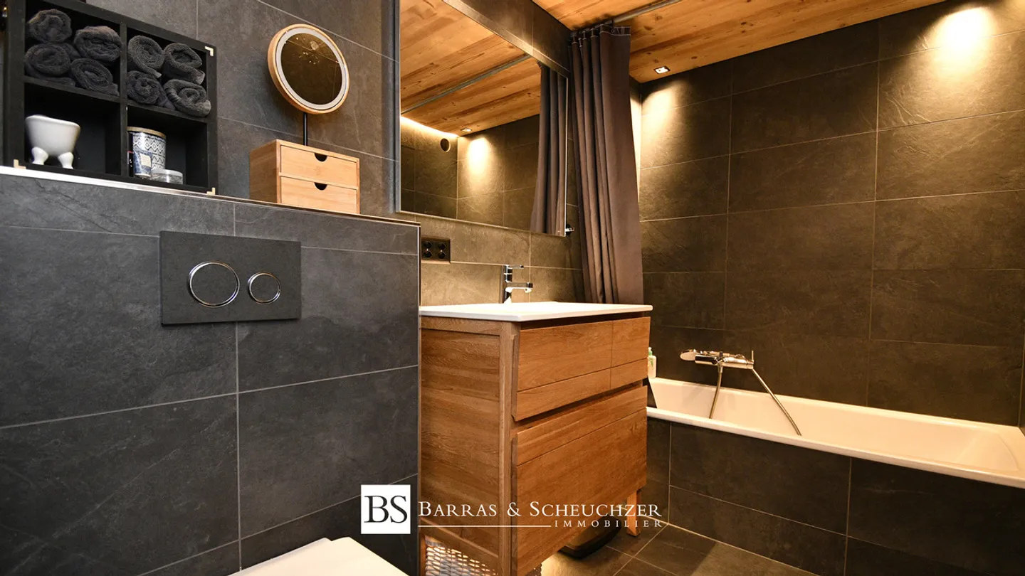 Charming 3.5 room renovated with panoramic view - Photo 9 of 11