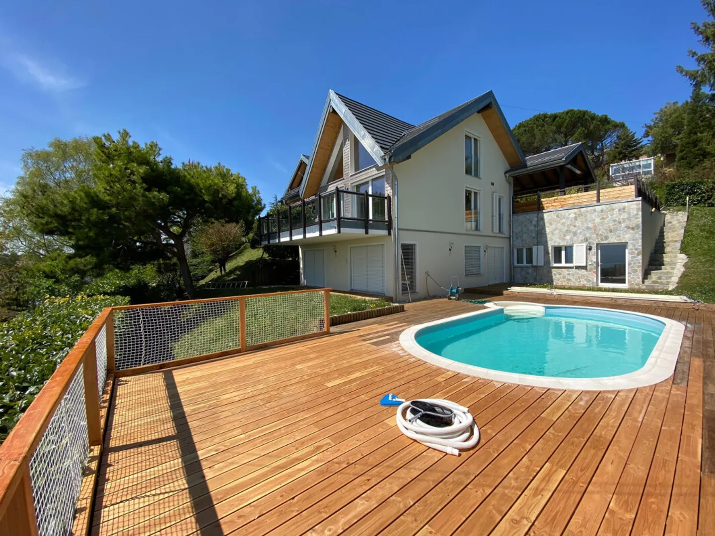 Villa avec piscine et vue panoramique sur le lac Léman, les Alpes, le Mont Blanc - Photo 1 sur 13