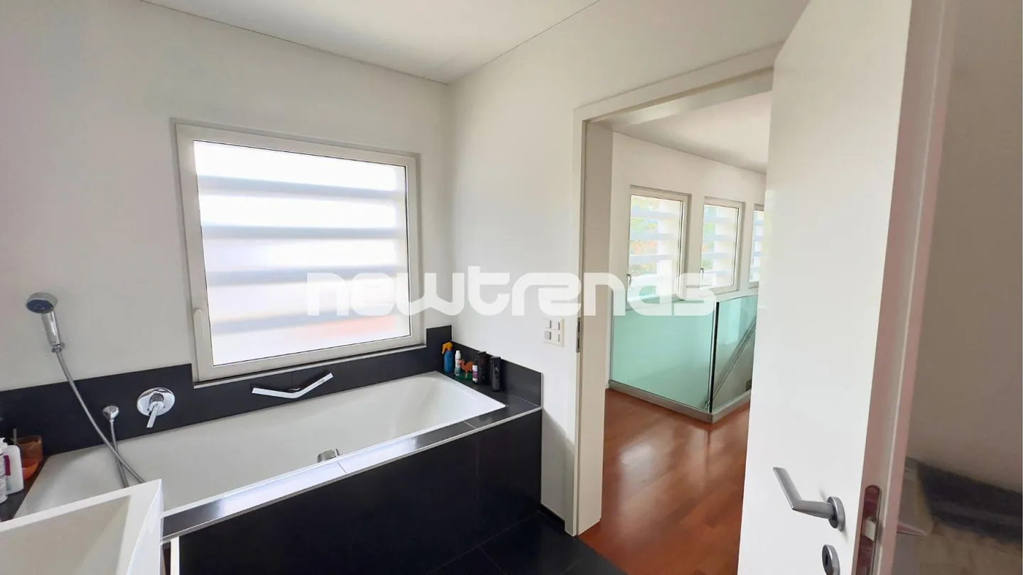 Breganzona – 6.5-room villa with private garden and total privacy - Photo 19 of 26