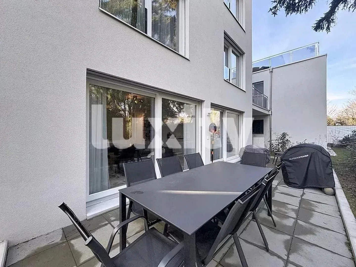 Modern Apartment Near Bachet Station - Photo 3 of 3