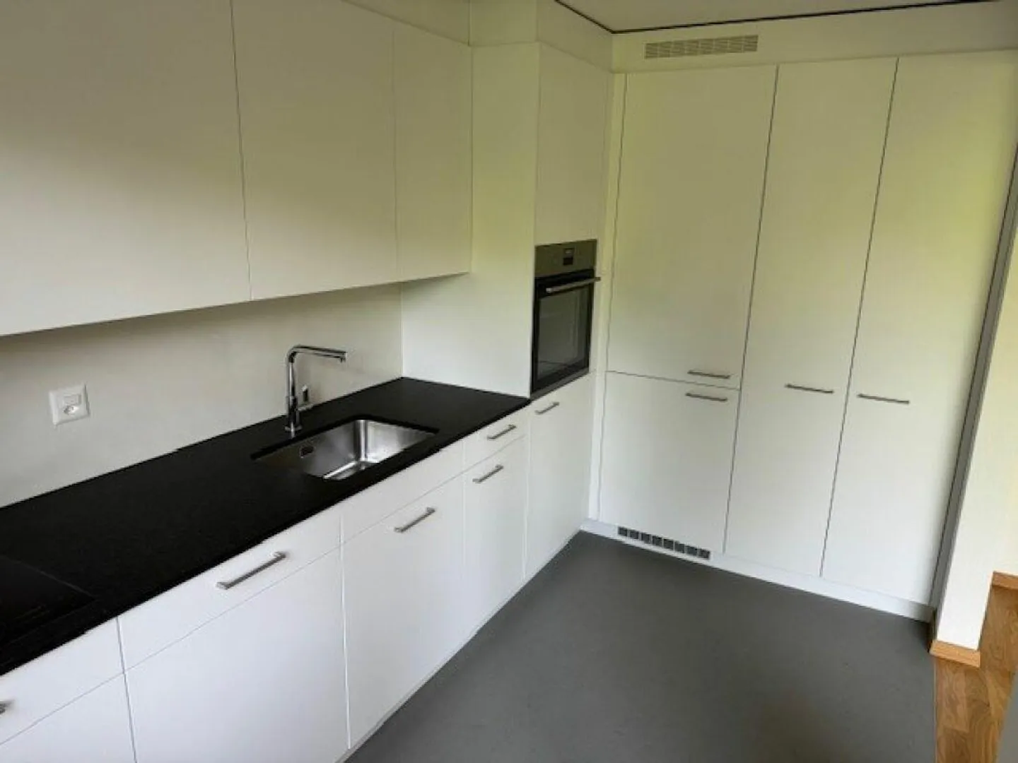 Newly renovated 4.5-room apartment on the 1st floor - Photo 1 of 10